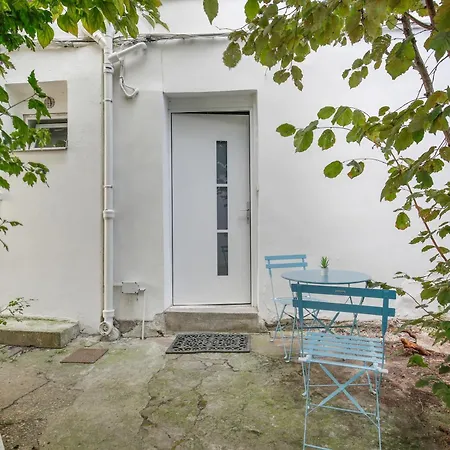 Chic Aux Portes De Paris Apartment