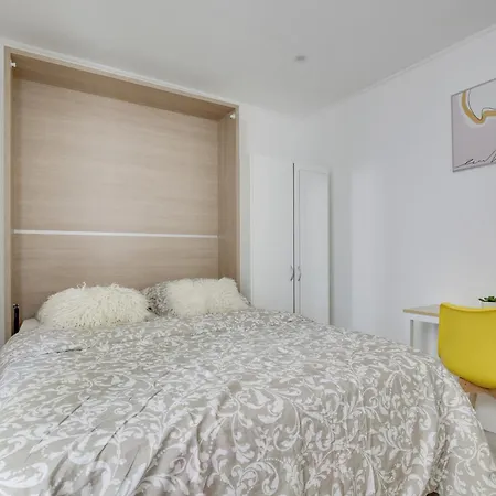 Chic Aux Portes De Paris Apartment